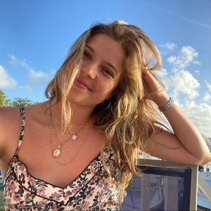 Meet your Posher, Talia
